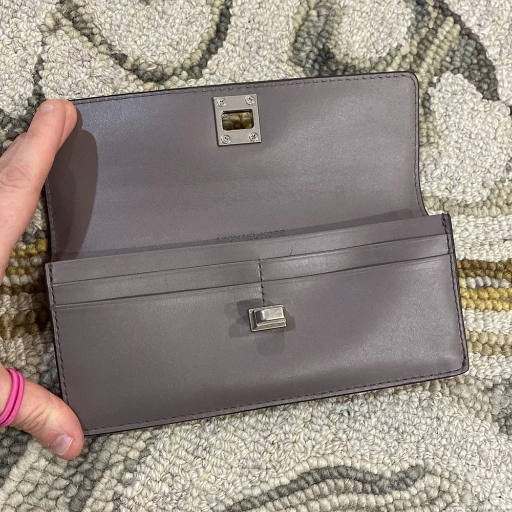 💕 Michael Kors dark gray leather satchel with matching wallet set gorgeous 💕